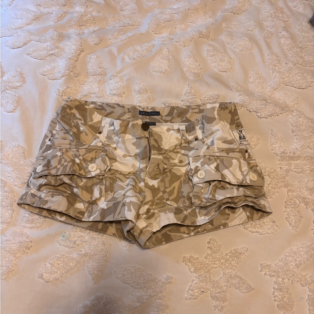 Low rise camo shorts
